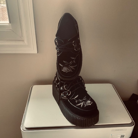 Demonia Creeper 219 Black Velvet size 8 - Picture 2 of 6